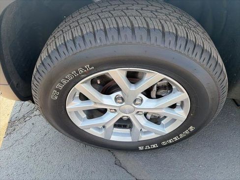 Certified 2023 Jeep Grand Cherokee L Limited AWD/4WD image 5