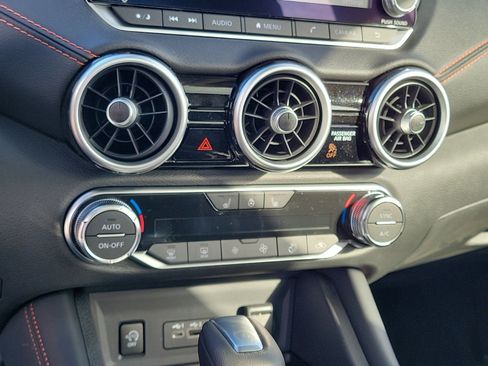 Used 2025 Nissan Sentra SR w/ SR Premium Package image 27