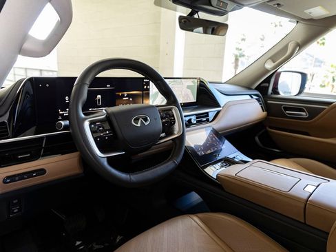 Used 2025 INFINITI QX80 Luxe image 16