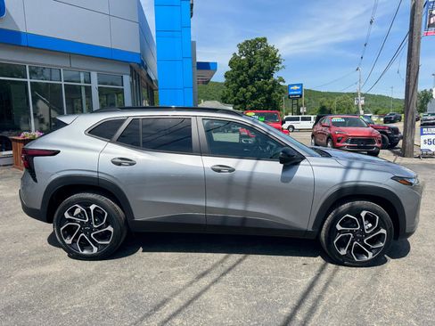New 2026 Chevrolet Trax RS w/ Driver Confidence Package FWD image 4