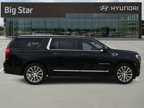 Used 2023 GMC Yukon XL Denali w/ Denali Reserve Package image 5