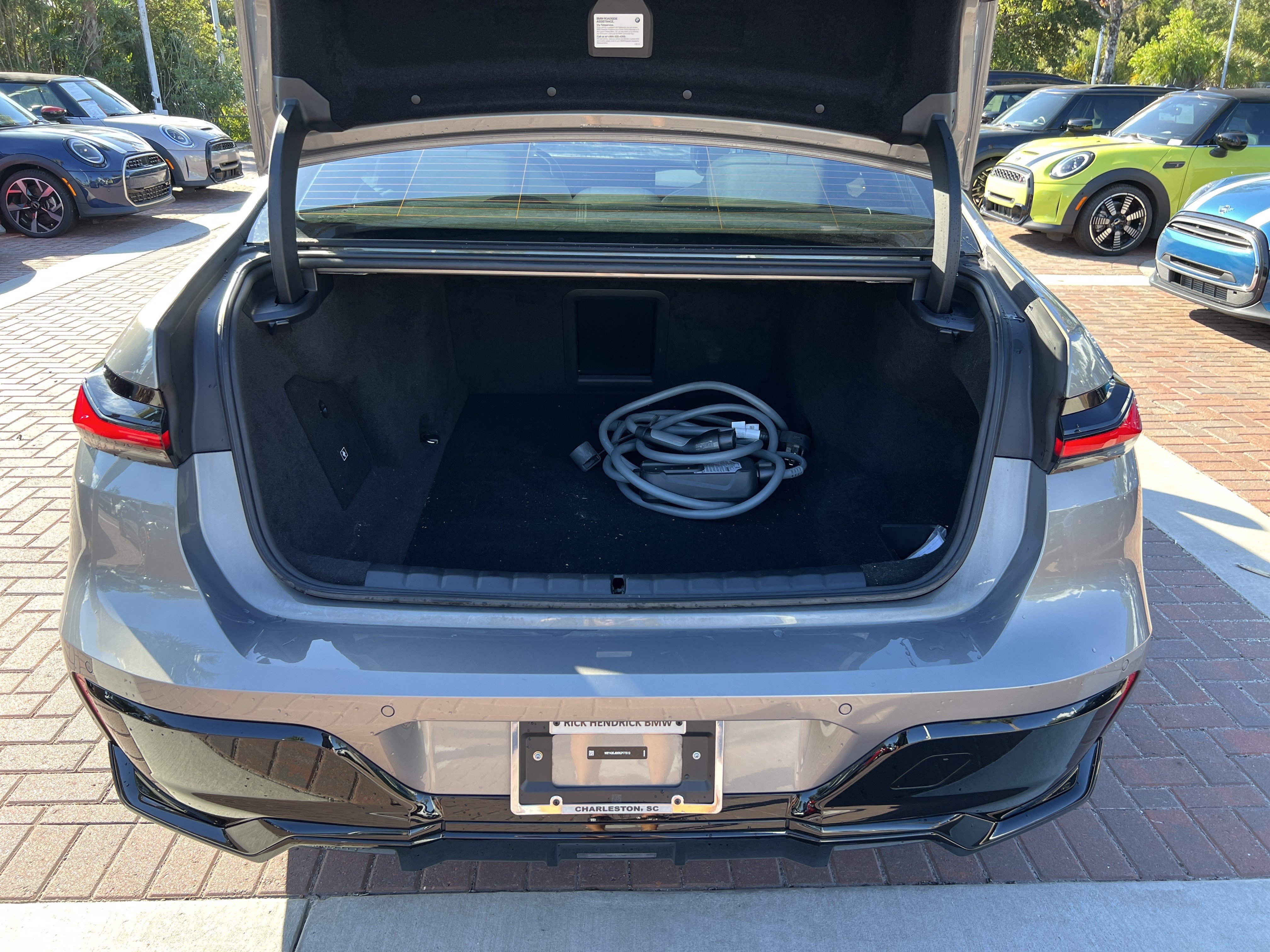 Used 2024 BMW i7 eDrive50 w/ M Sport Package RWD image 32