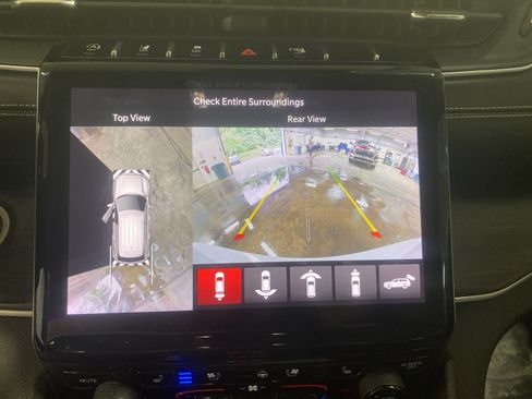 Used 2023 Jeep Grand Cherokee Limited w/ Luxury Tech Group II AWD/4WD image 22