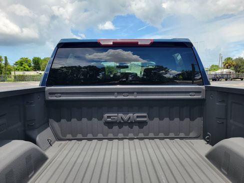 Certified 2023 GMC Sierra 1500 SLT w/ SLT Premium Package AWD/4WD image 8