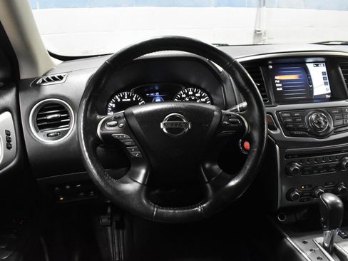 Used 2019 Nissan Pathfinder SL AWD/4WD image 10