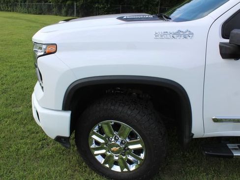 Used 2024 Chevrolet Silverado 2500 High Country w/ Z71 Off-Road Package AWD/4WD image 12