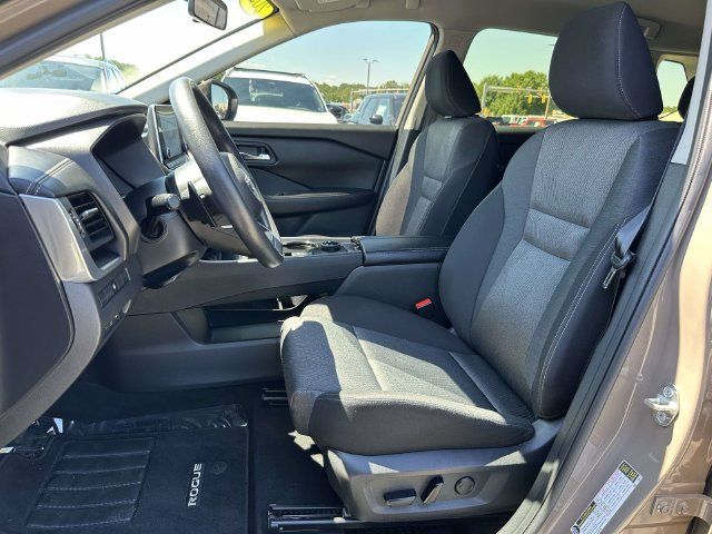 Used 2024 Nissan Rogue SV AWD/4WD image 16