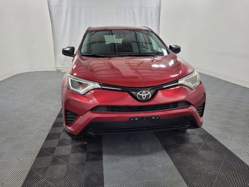 Used 2018 Toyota RAV4 LE image 14