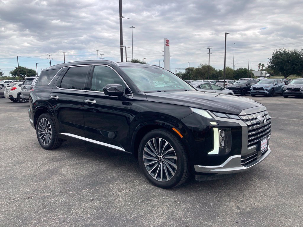 Used 2024 Hyundai Palisade Calligraphy FWD image 3
