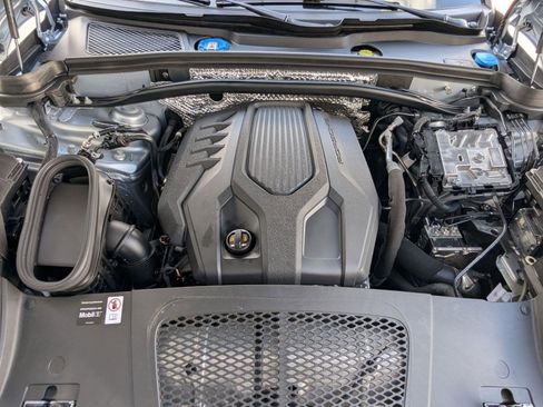 Certified 2026 Porsche Macan AWD/4WD image 28
