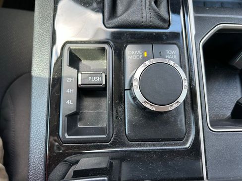 Used 2022 Toyota Tundra SR5 w/ SR5 Convenience Package AWD/4WD image 26