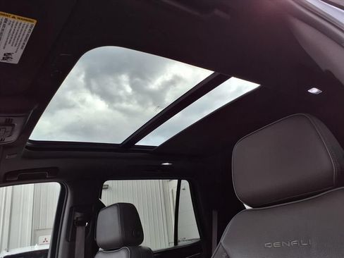 Used 2022 GMC Yukon Denali AWD/4WD image 24