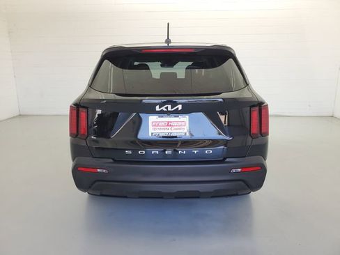Used 2022 Kia Sorento LX image 6