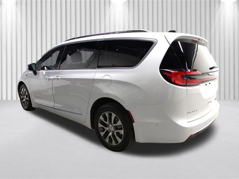 Used 2023 Chrysler Pacifica Pinnacle image 5