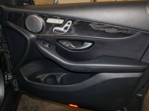 Used 2018 Mercedes-Benz GLC 300 GLC 300 w/ Premium Package image 48