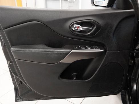 Used 2020 Jeep Cherokee Latitude image 11