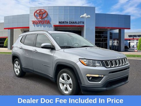 Used 2021 Jeep Compass Latitude FWD image 1