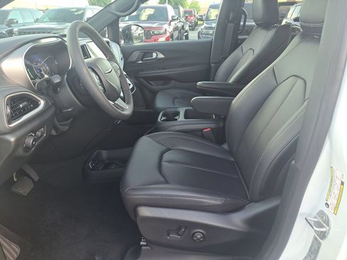 New 2026 Chrysler Pacifica Select FWD image 23
