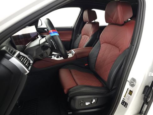 Used 2025 BMW X6 xDrive40i w/ Climate Comfort Package image 17