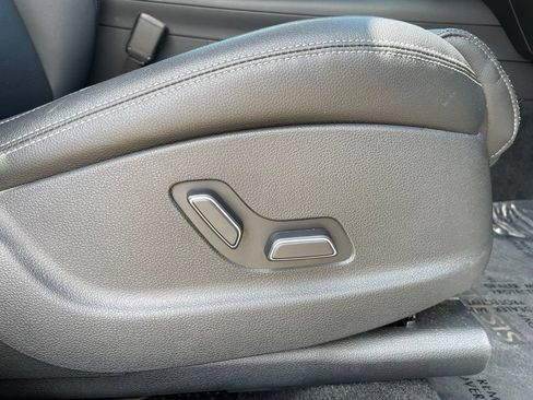 Used 2025 Genesis GV70 2.5T AWD/4WD image 49