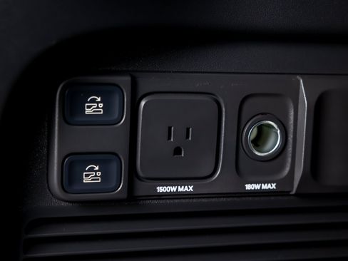 Used 2025 Rivian R1S Adventure Dual AWD/4WD image 38