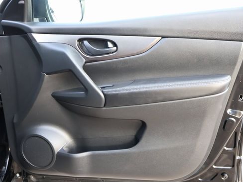 Used 2022 Nissan Rogue Sport S image 9