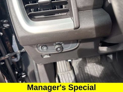 Used 2024 GMC Terrain SLE w/ Driver Convenience Package FWD image 19
