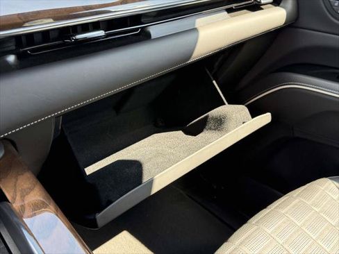 Used 2024 Cadillac Escalade ESV Premium Luxury Platinum AWD/4WD image 38