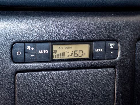 Used 2024 Nissan Armada SV image 16