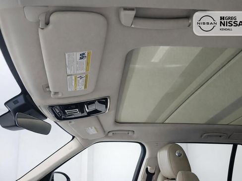 Used 2017 Land Rover Range Rover HSE image 11