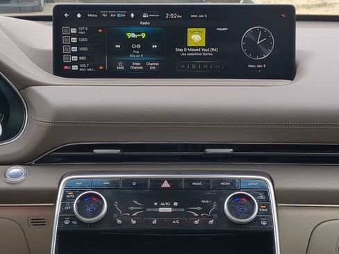 Used 2023 Genesis GV80 2.5T w/ Prestige 20" Package image 17