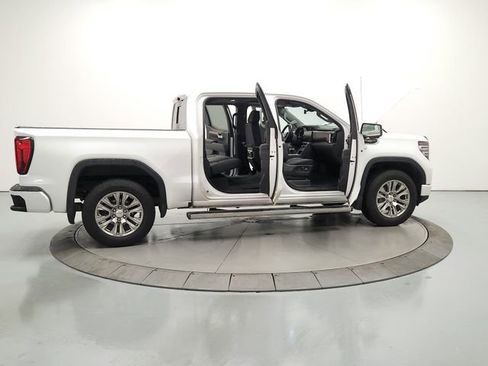 Used 2023 GMC Sierra 1500 Denali w/ Technology Package AWD/4WD image 16