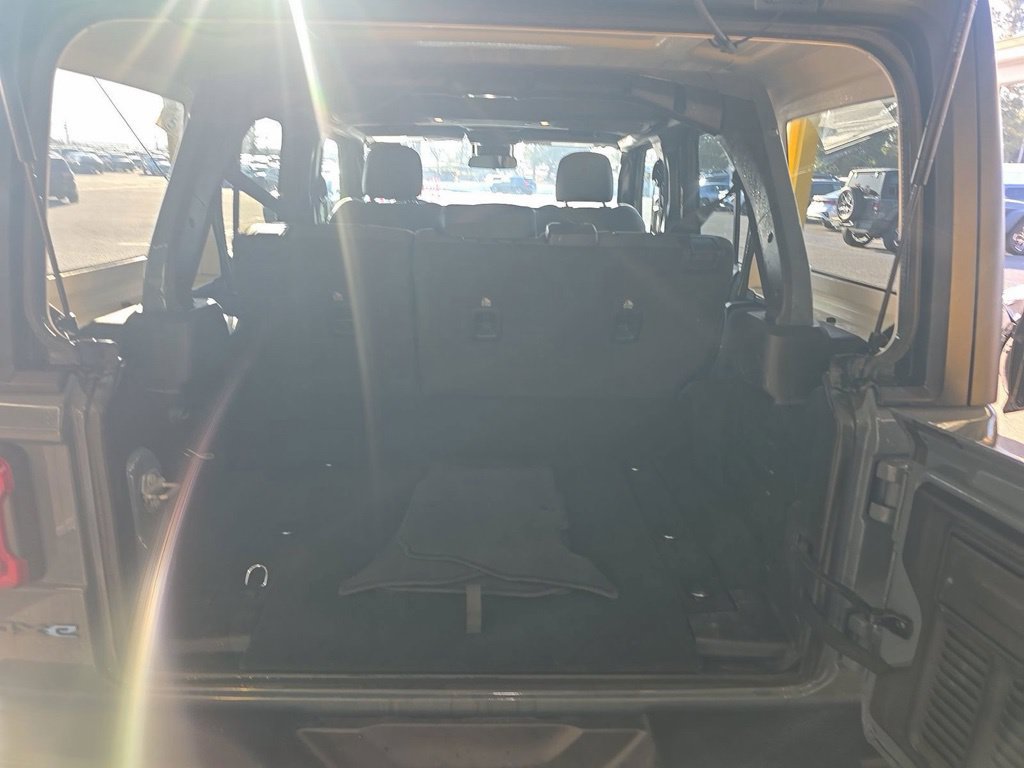 Used 2024 Jeep Wrangler Unlimited w/ Convenience Group AWD/4WD image 10