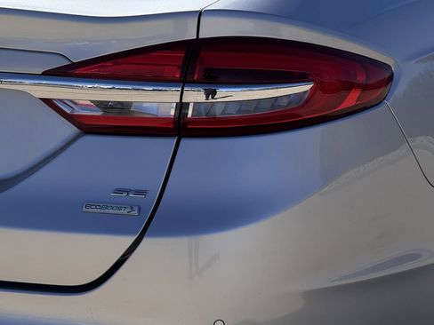 Used 2018 Ford Fusion SE w/ Fusion SE Technology Package image 10