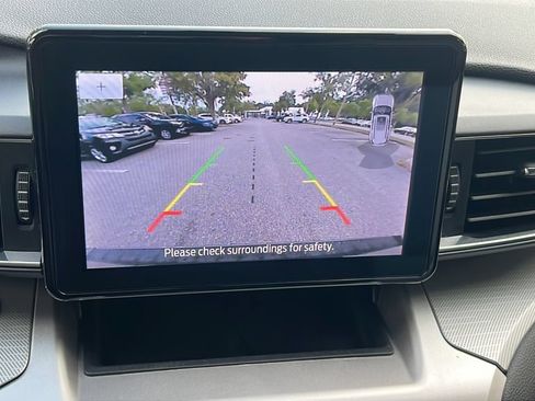 Used 2022 Ford Explorer XLT w/ Equipment Group 202A AWD/4WD image 19