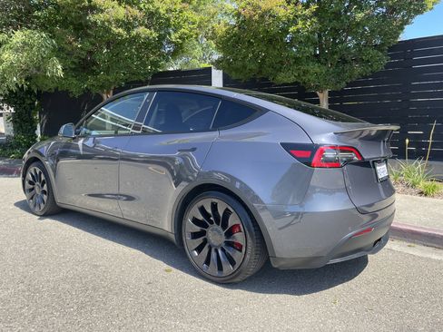Used 2022 Tesla Model Y Performance AWD/4WD image 12