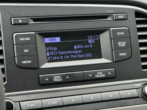 Used 2017 Hyundai Elantra SE FWD image 17
