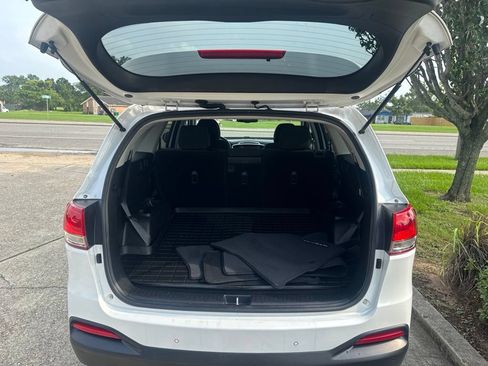 Used 2018 Kia Sorento FWD image 17