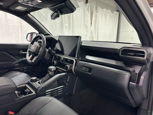 Used 2025 Toyota 4Runner Limited AWD/4WD image 60