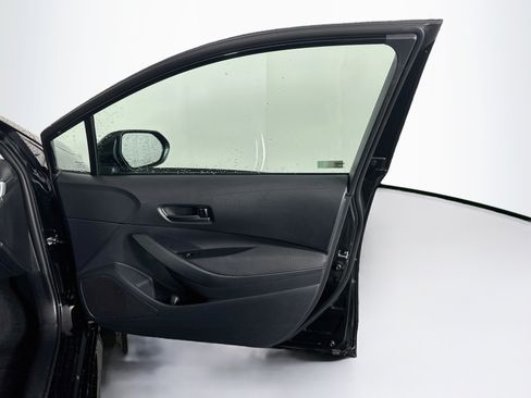 Used 2025 Toyota Corolla LE FWD image 30