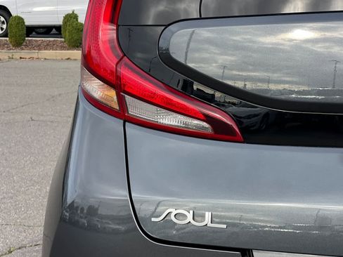 Used 2022 Kia Soul LX image 29