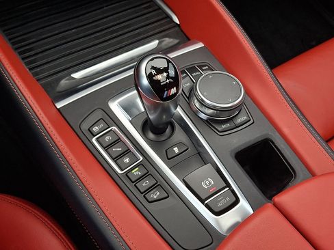 Used 2018 BMW X5 M image 25