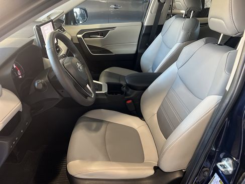 Used 2023 Toyota RAV4 XLE Premium image 10
