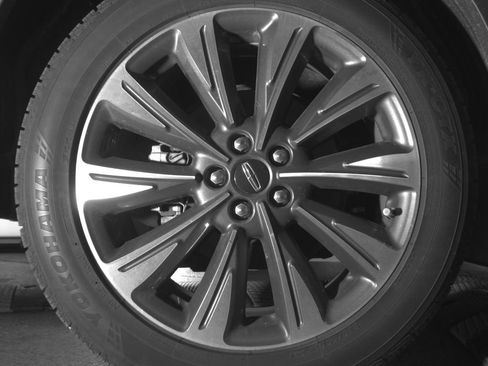 Used 2020 Lincoln Corsair Reserve w/ Elements Package FWD image 13