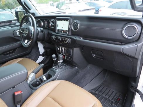 Used 2021 Jeep Wrangler Unlimited Sahara image 13