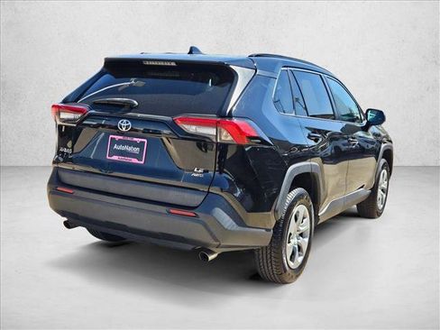 Used 2021 Toyota RAV4 LE image 6