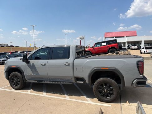 Used 2024 GMC Sierra 2500 AT4 w/ AT4 Premium Plus Package AWD/4WD image 3