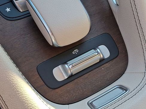 Used 2021 Mercedes-Benz GLS 450 4MATIC image 31