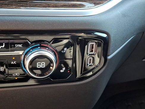 New 2026 GMC Sierra 1500 SLE AWD/4WD image 17
