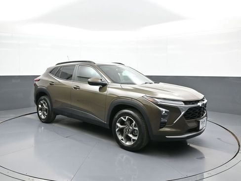 Used 2024 Chevrolet Trax LT w/ Driver Confidence Package image 4